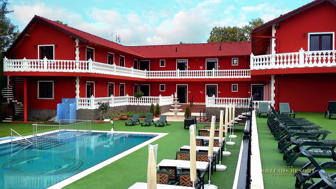 Artemis Resort Wellness Hotel Štúrovo Buitenkant foto