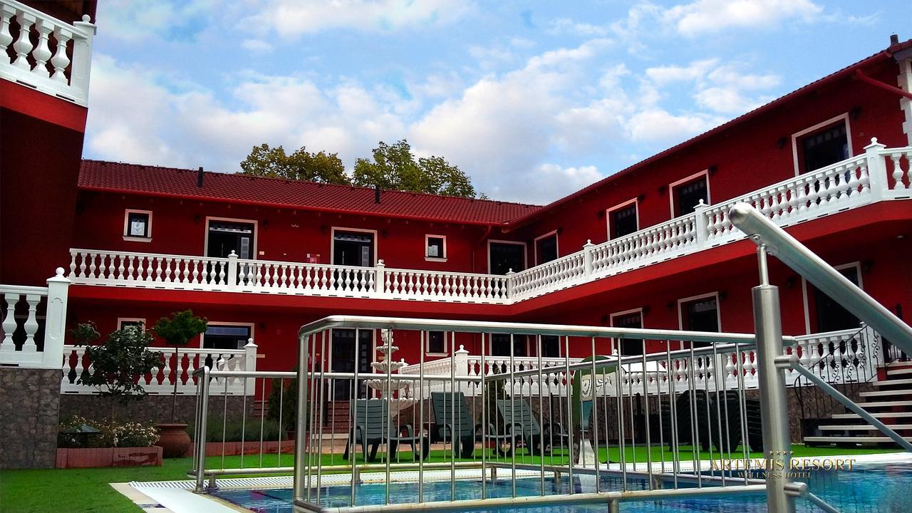 Artemis Resort Wellness Hotel Štúrovo Buitenkant foto