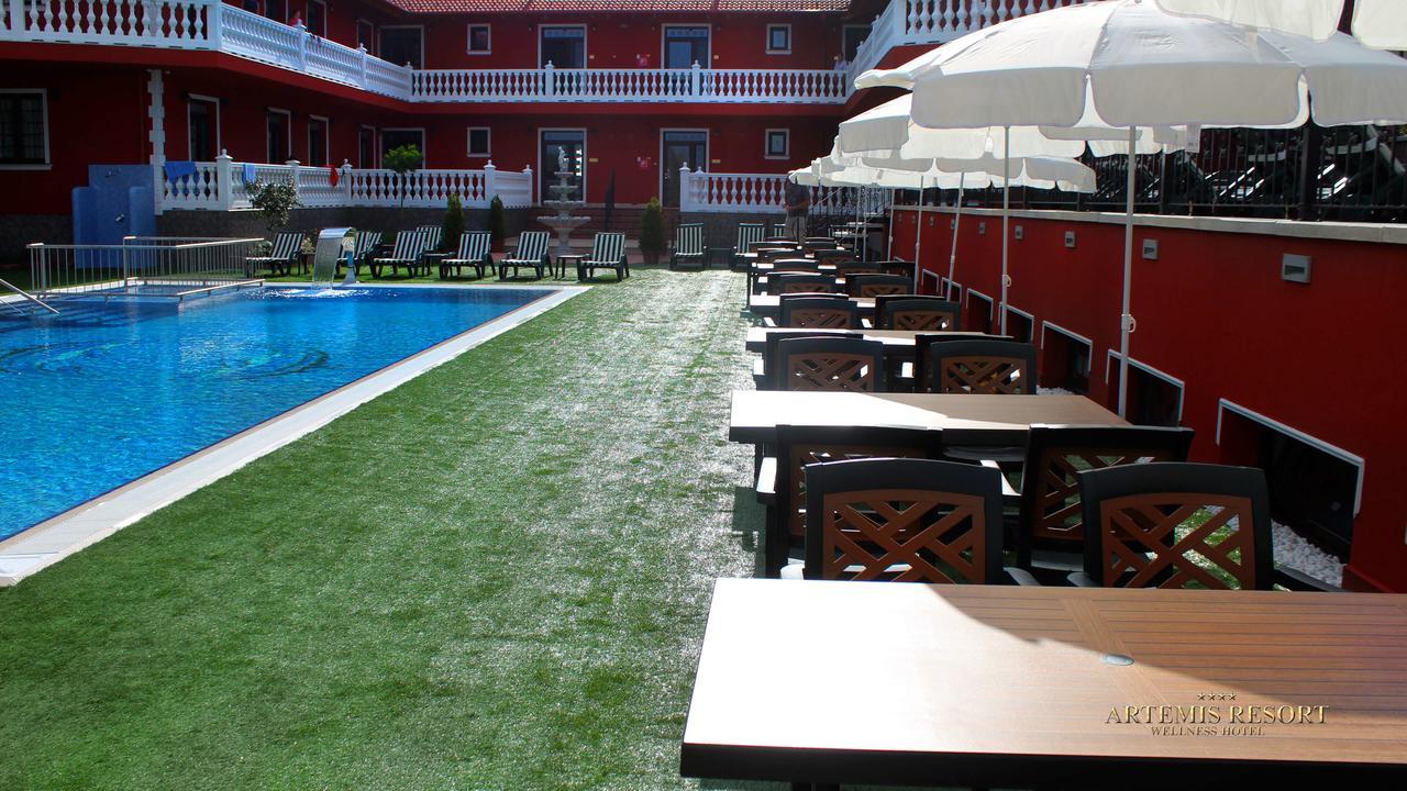 Artemis Resort Wellness Hotel Štúrovo Buitenkant foto