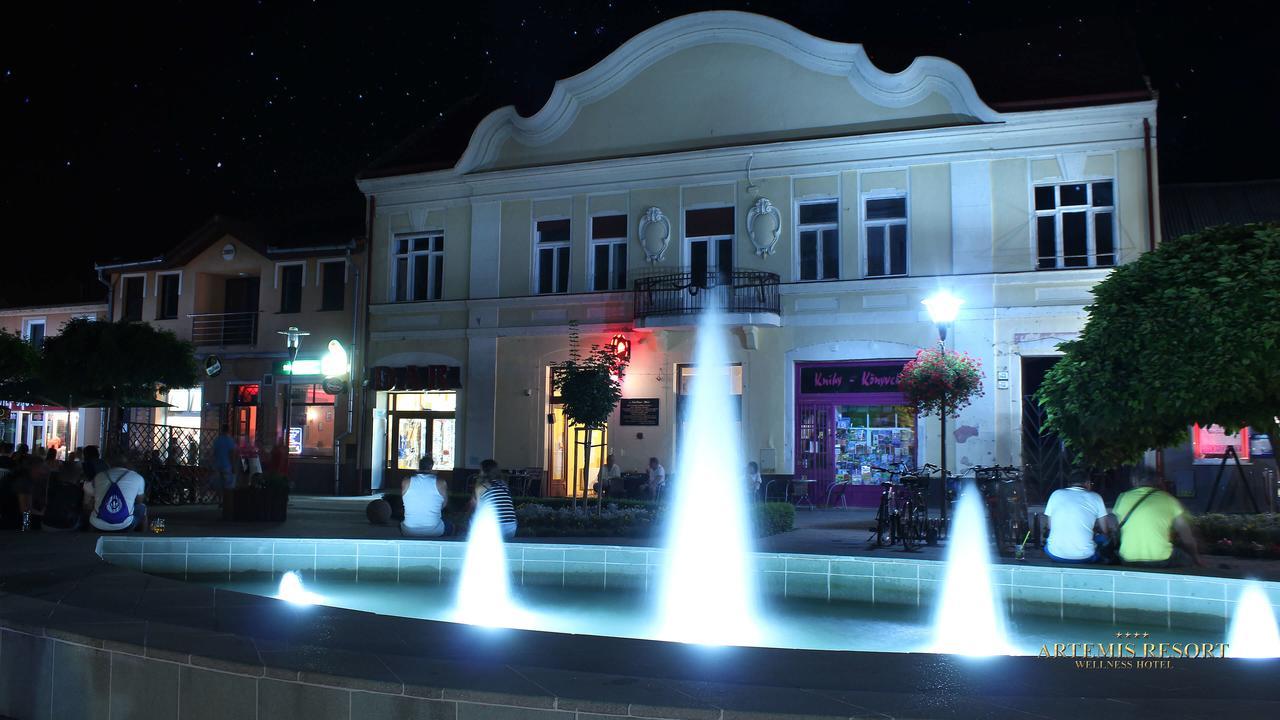 Artemis Resort Wellness Hotel Štúrovo Buitenkant foto